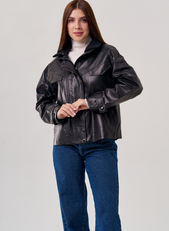 Женская куртка из натуральной кожи черного цвета 