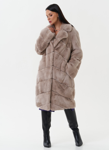 Шуба из меха кролика с английским воротником