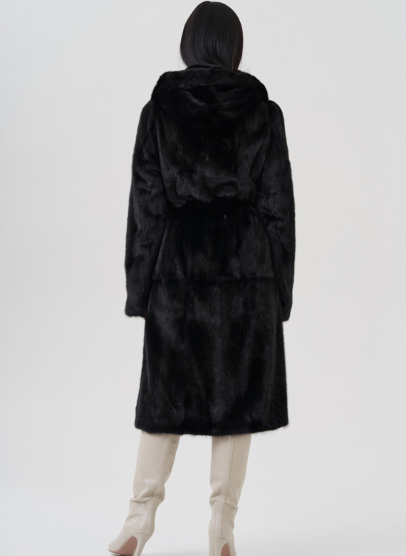 Шуба из норки черного цвета с капюшоном 
