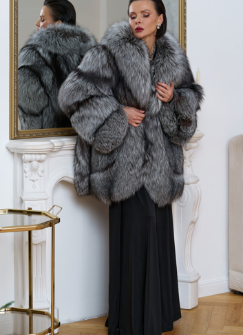 Шуба из меха чернобурой лисы