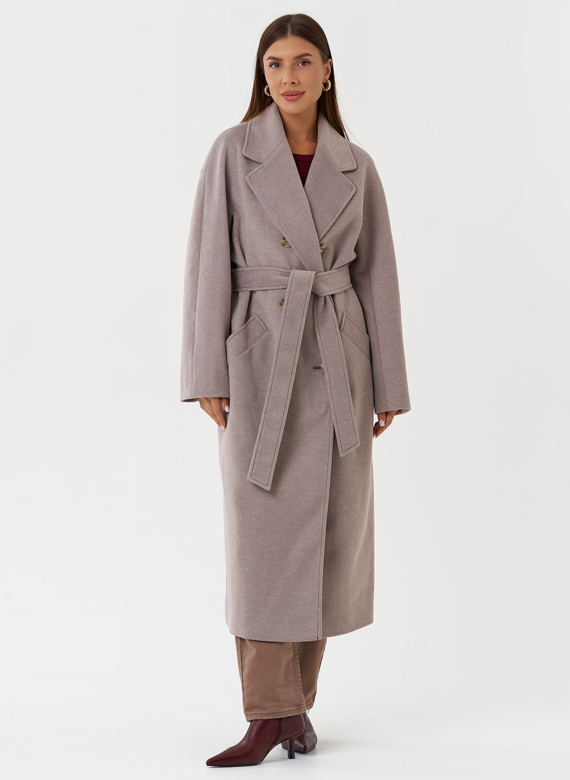 Светлое пальто с английским воротником