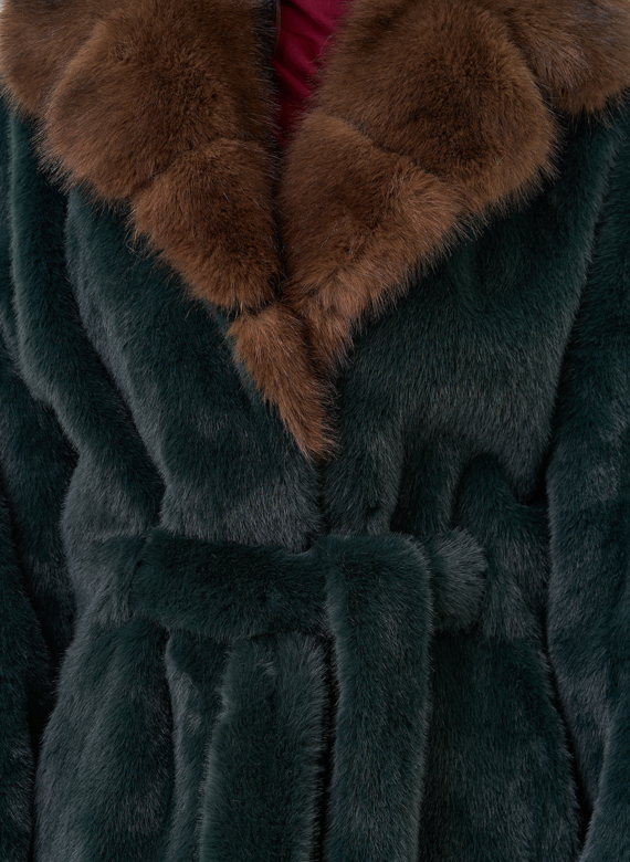 Женская куртка из эко меха с поясом