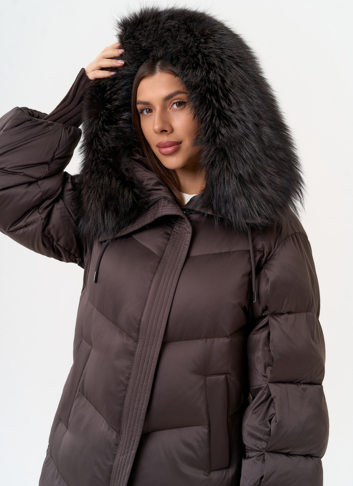Женский пуховик с капюшоном из меха чернобурки