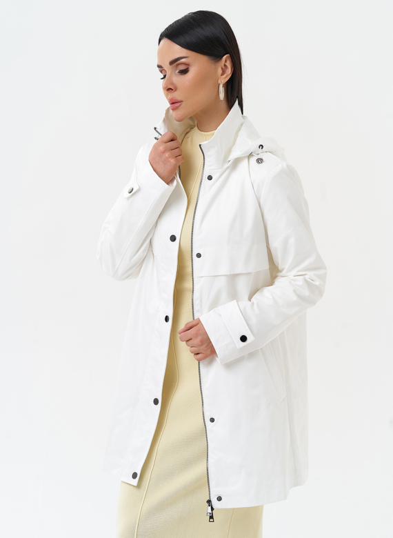 Плащ женский белого цвета