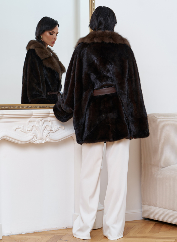 Женская шуба из меха норки с воротником из меха куницы