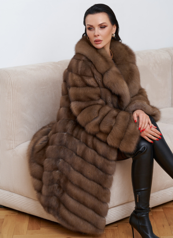 Шуба из куницы с английским воротником 