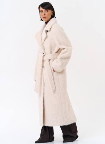 Утепленное женское пальто с английским воротником 