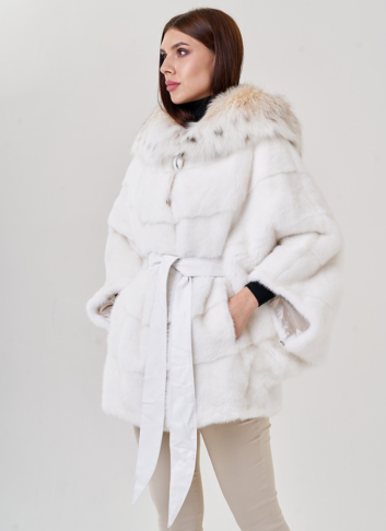 Белая шуба оверсайз с рысью