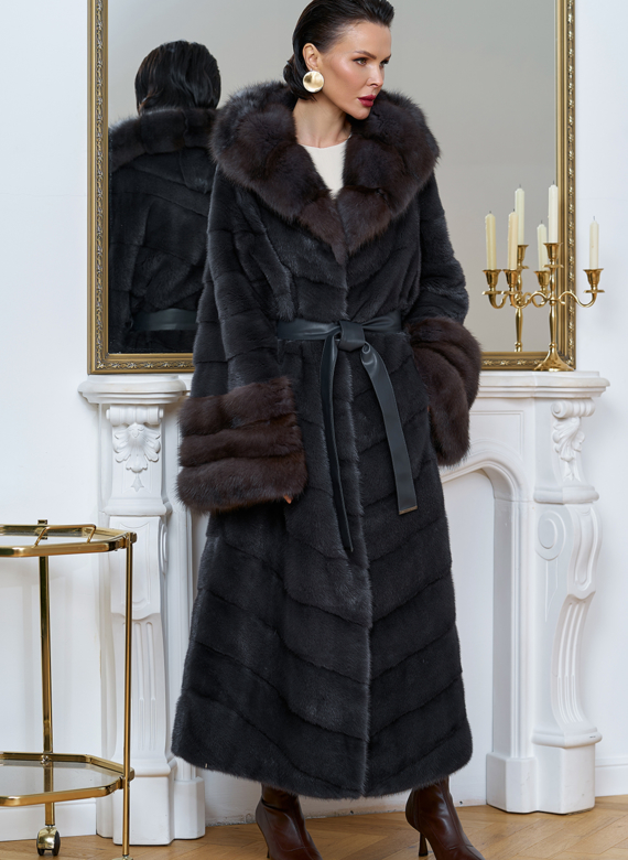 Длинная шуба из меха норки с отделкой из меха куницы