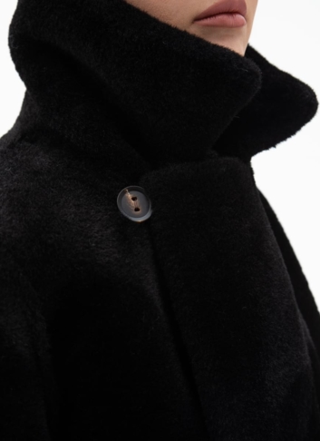 Женская двухсторонняя дубленка из эко кожи с английским воротником