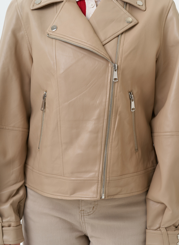 Куртка косуха из эко кожи бежевого цвета