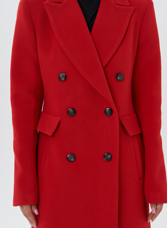 Двубортное пальто с английским воротником