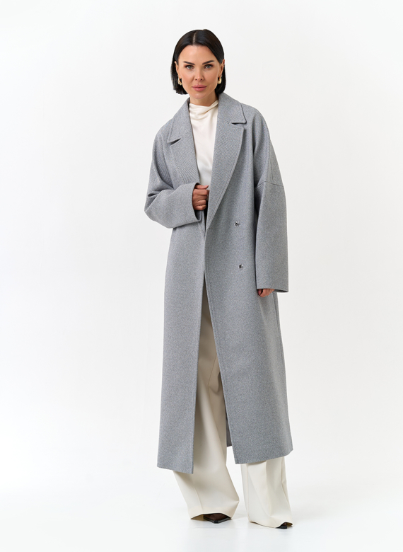 Женское пальто с английским воротником