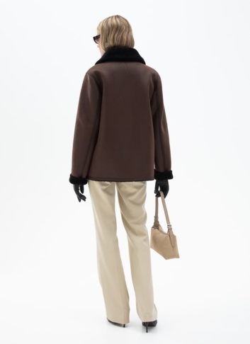 Женская двухсторонняя дубленка из эко кожи с английским воротником