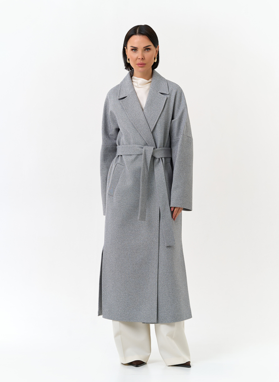 Женское пальто с английским воротником