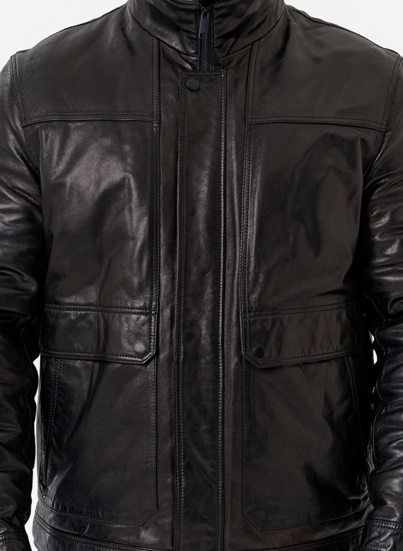 Куртка из натуральной кожи черного цвета фото