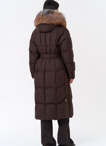 Женский пуховик с отделкой из меха блюфрост