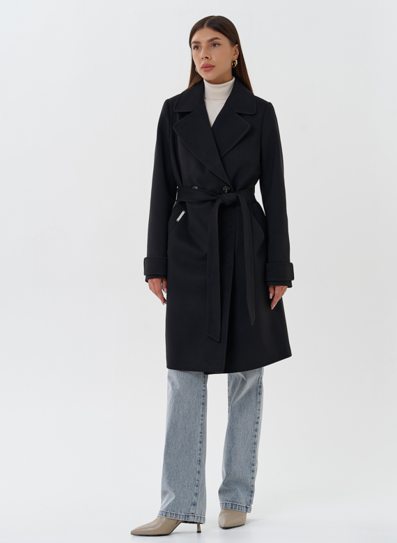 Женское пальто с английским воротником