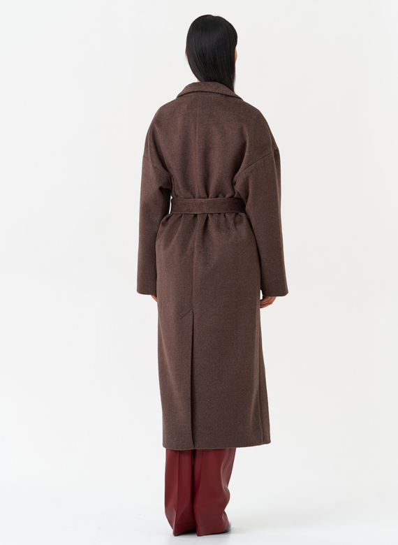 Женское пальто с английским воротником