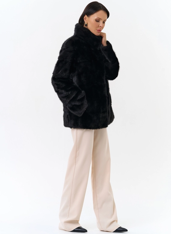 Укороченная норковая шуба с воротником стойкой черного цвета 