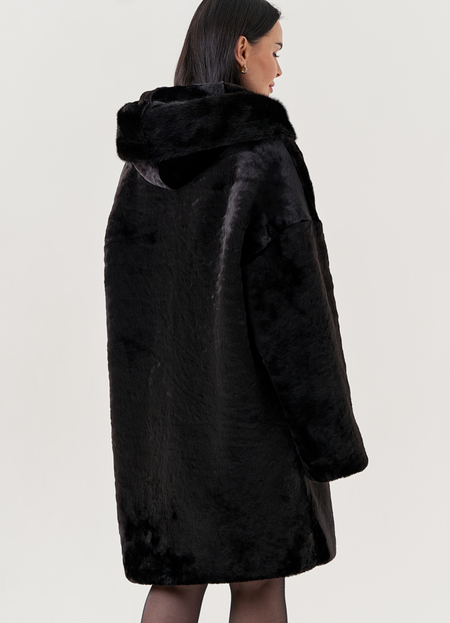 Шуба из овчины с капюшоном  модель № 79636 универмаг малина