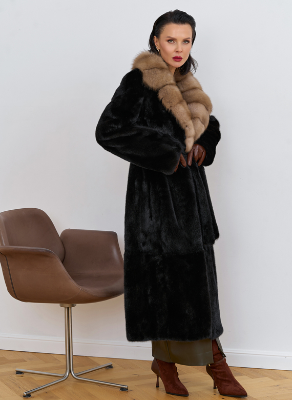 Шуба из меха норки с воротником из меха куницы Шуба из меха норки с воротником из меха куницы