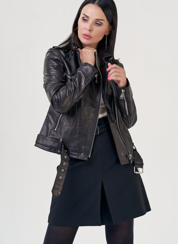 Женская куртка - косуха черного цвета 