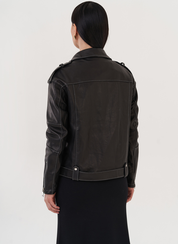 Кожаная куртка с контрастной строчкой