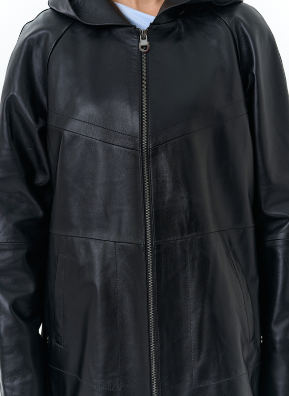 Женская куртка из натуральной кожи с капюшоном