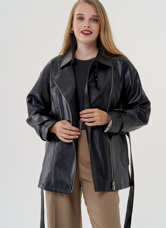 Утепленная весенняя куртка из эко кожи с поясом
