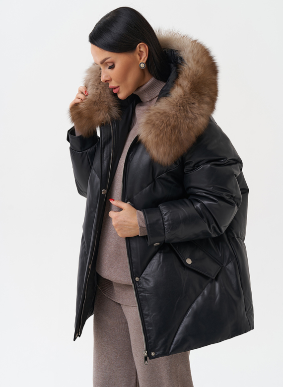 Женский кожаный пуховик с капюшоном