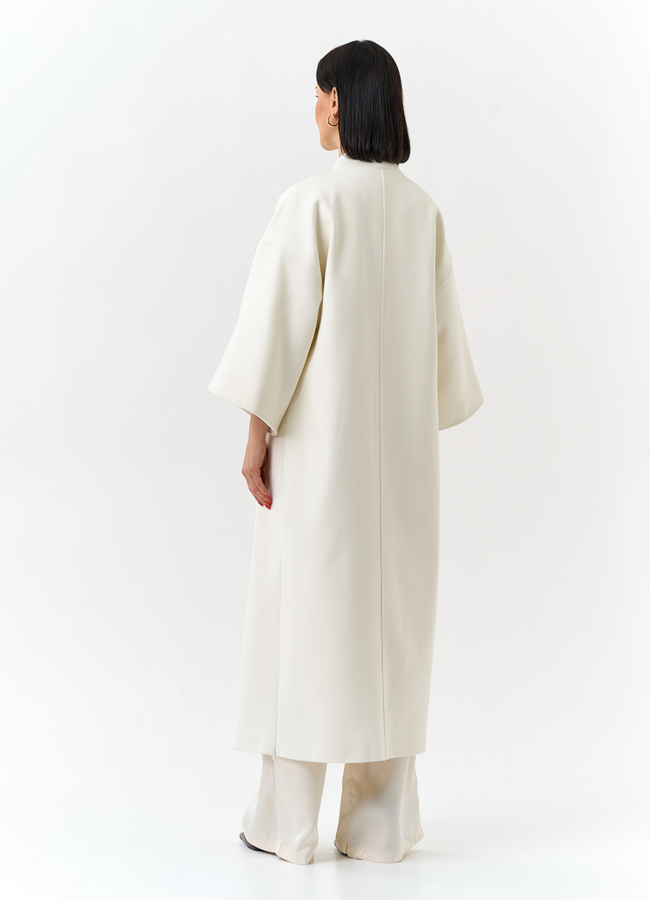 Женское пальто белого цвета модель № 32642 в рассрочку