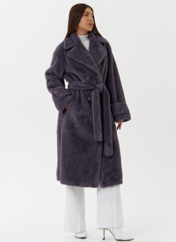 Длинное пальто из эко меха с поясом