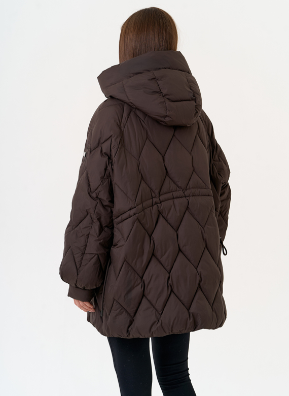 Женский пуховик с капюшоном коричневого цвета