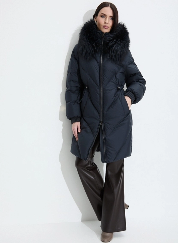 Женский пуховик с мехом чернобурой лисы на капюшоне фото
