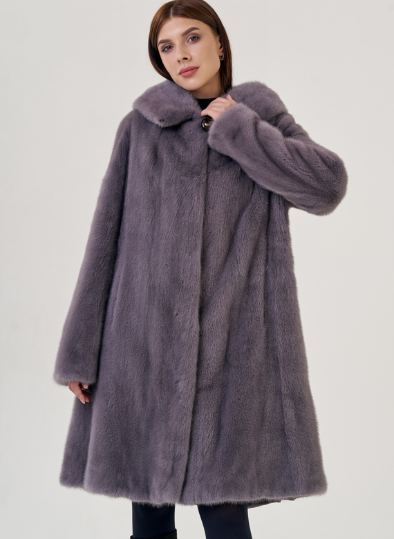 Шуба с капюшоном фиолетового цвета
