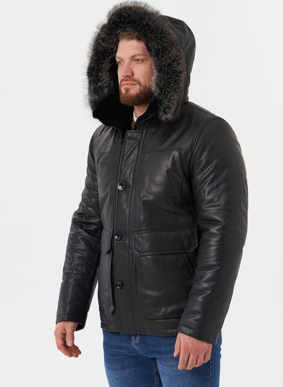 Пуховик из натуральной кожи с мехом енота