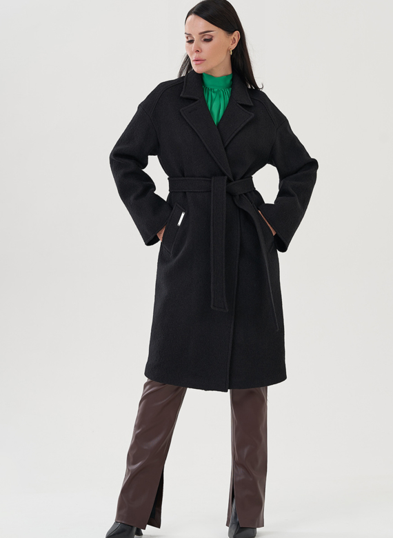 Женское пальто с английским воротником черного цвета 