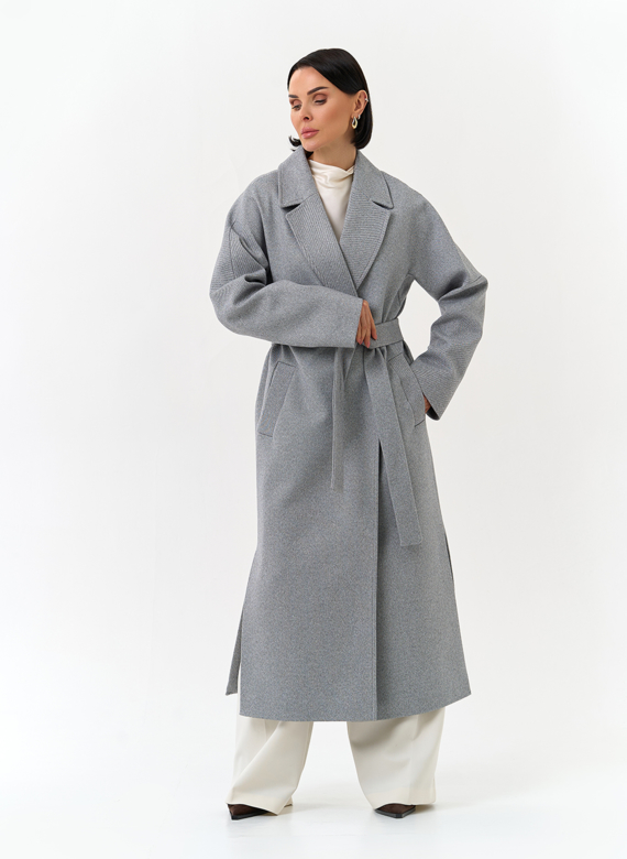 Женское пальто с английским воротником