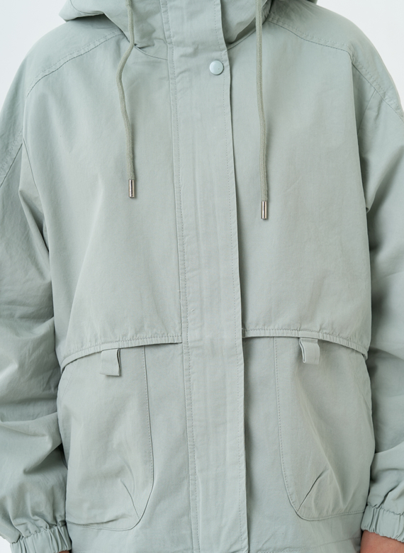 Женская ветровка с капюшоном