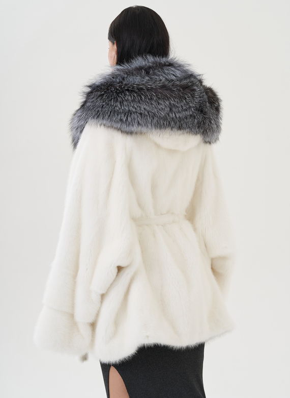 Шуба из норки белого цвета
