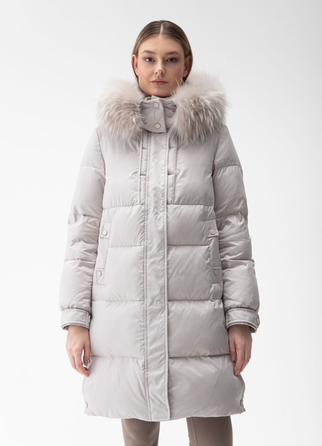 Женский пуховик с капюшоном из енота модель № 28880 меха малина