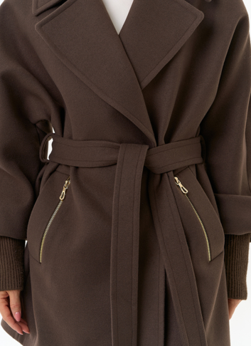 Женское укороченное пальто с декоративными молниями