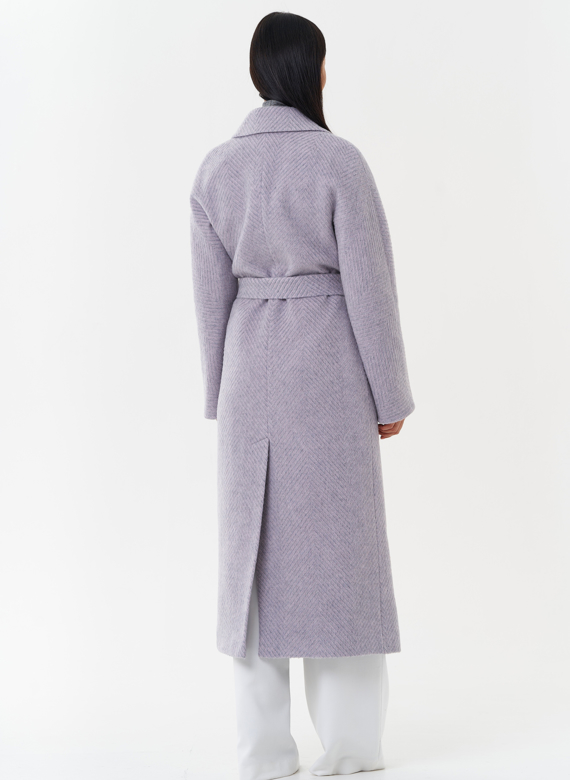 Женское пальто с английским воротником