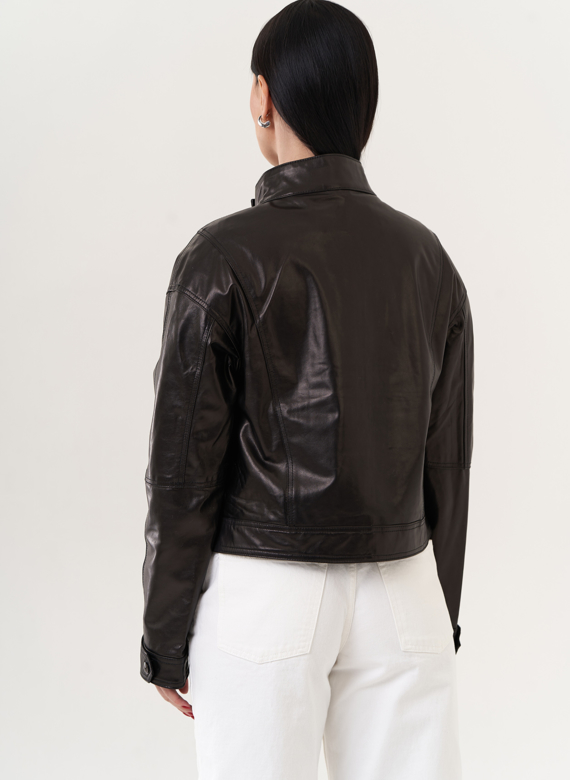 Куртка из натуральной кожи черного цвета