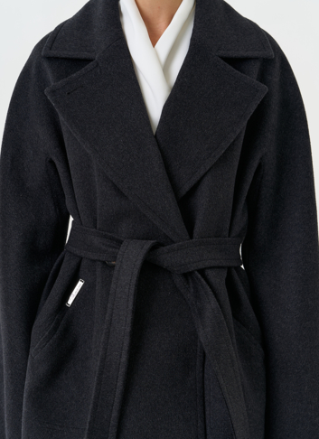 Женское укороченное пальто с английским воротником