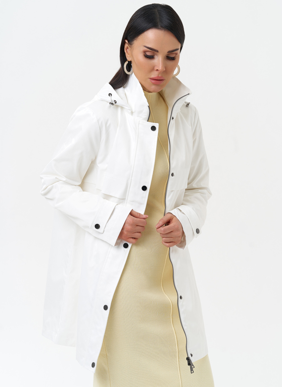 Плащ женский белого цвета