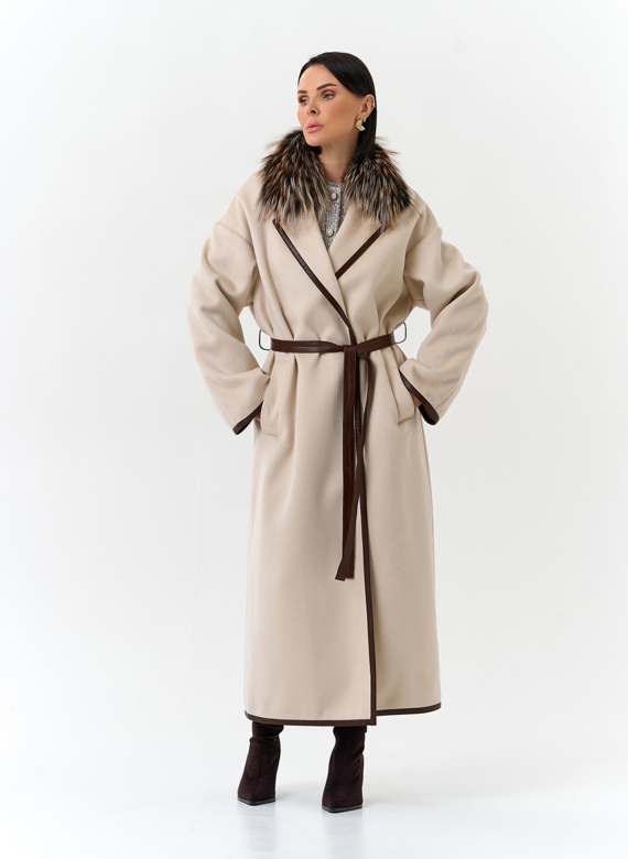 Женское длинное пальто с отделкой из меха лисы