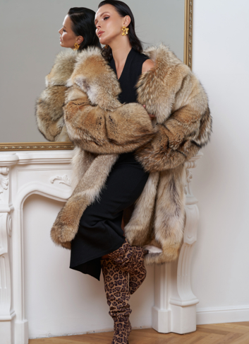 Удлиненная шуба из меха койота