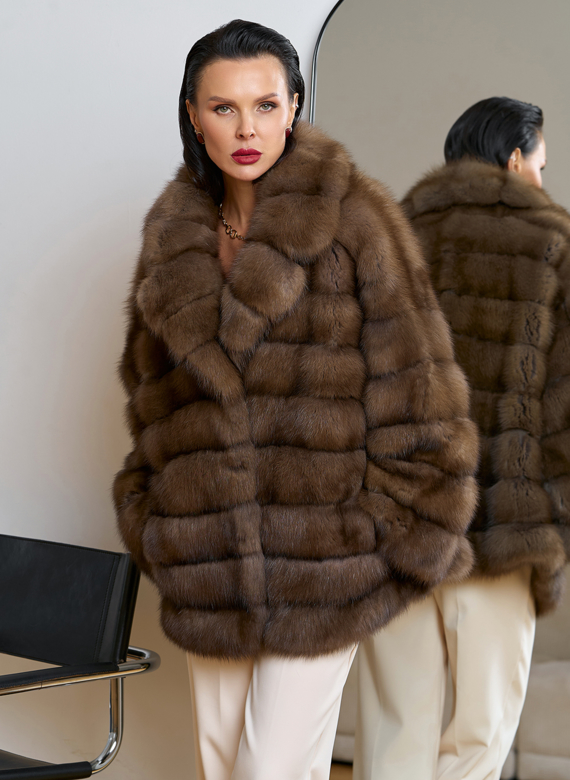 Женская шуба из куницы с английским воротником Женская шуба из куницы с английским воротником